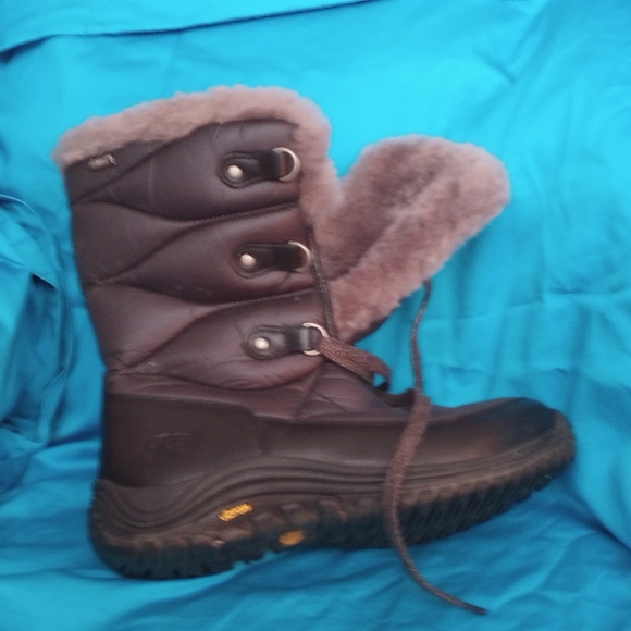 UGG Lorien boots size 10 - Picture 6 of 9